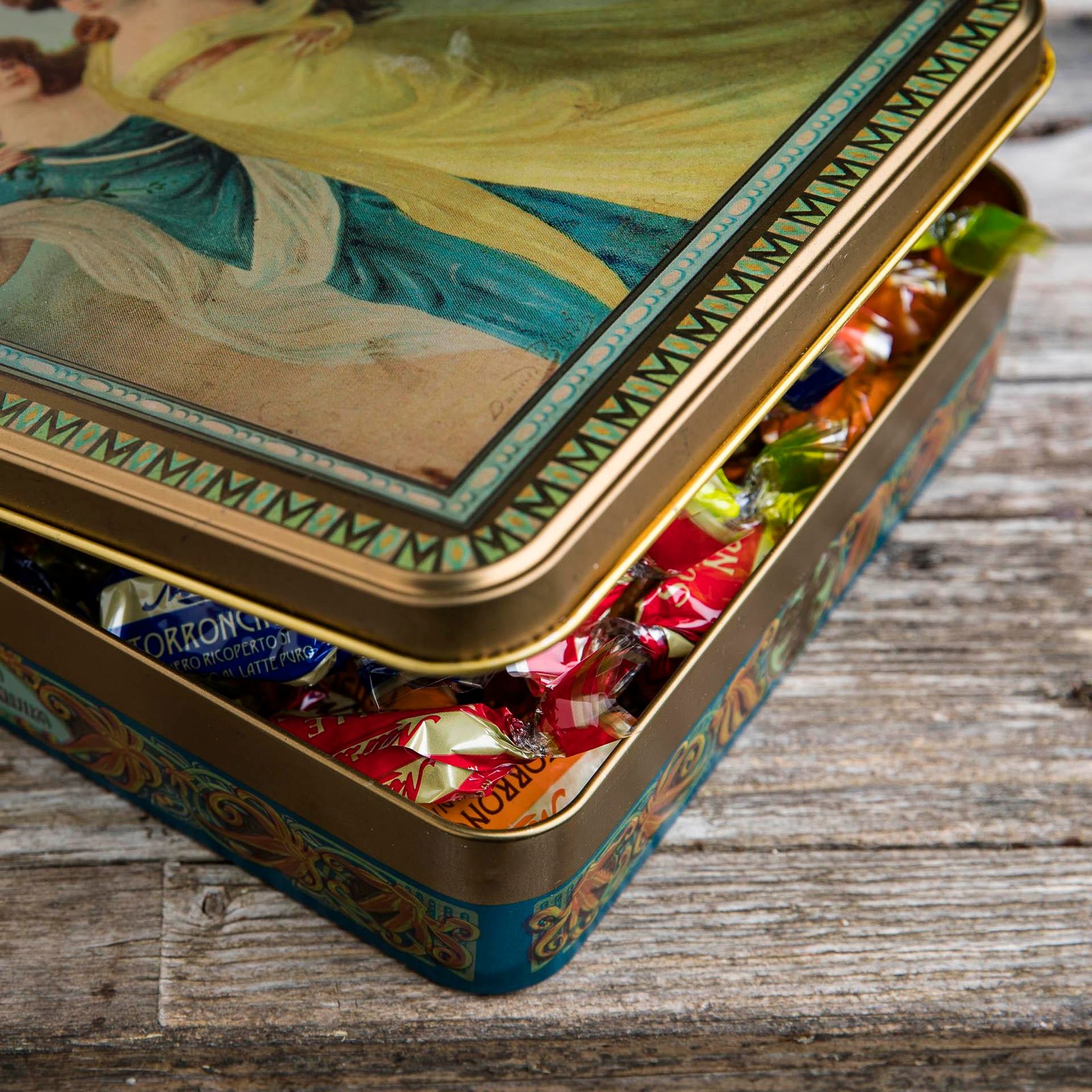 Scatola vintage – Sorelle Nurzia