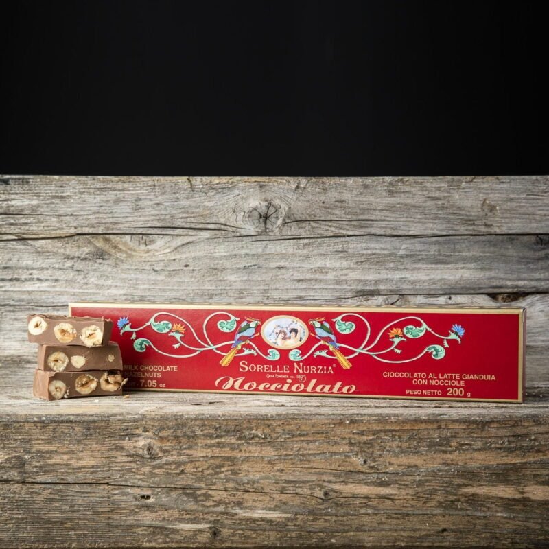 Cioccolato al latte con gianduia e nocciole – Sorelle Nurzia