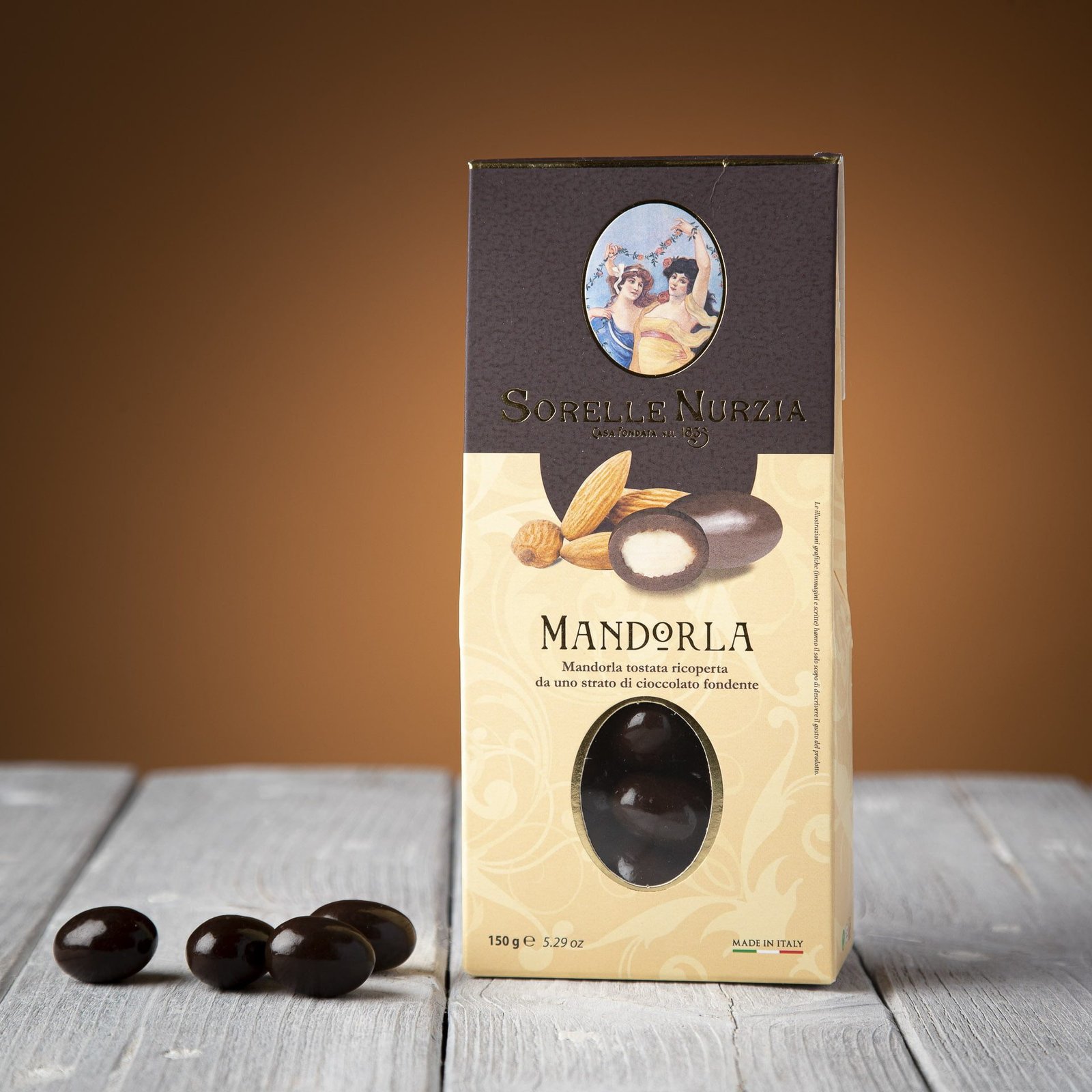 Mandorla ricoperta di cioccolato fondente – Sorelle Nurzia