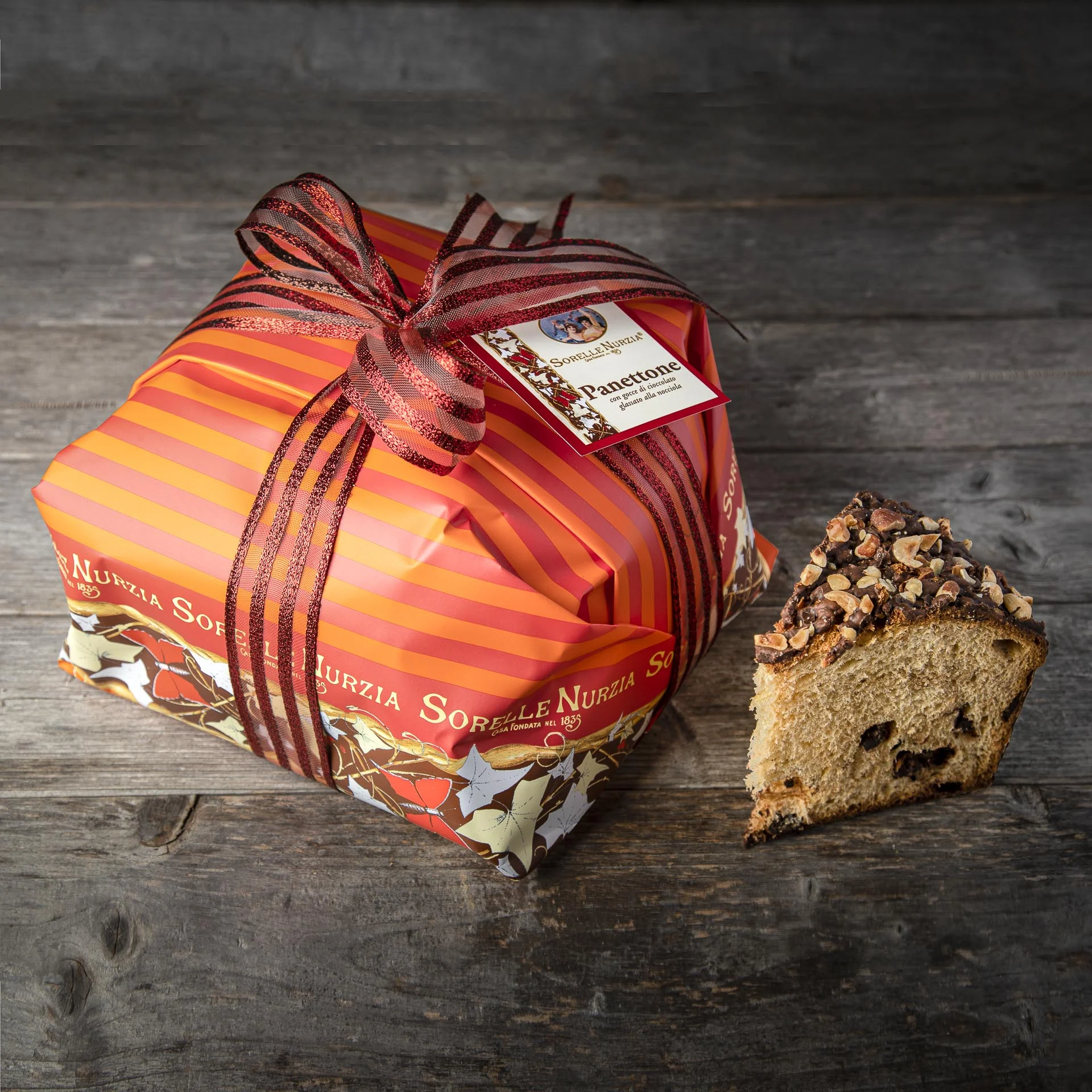 Panettone con gocce di cioccolato – 1kg – Incarto a mano – Sorelle Nurzia
