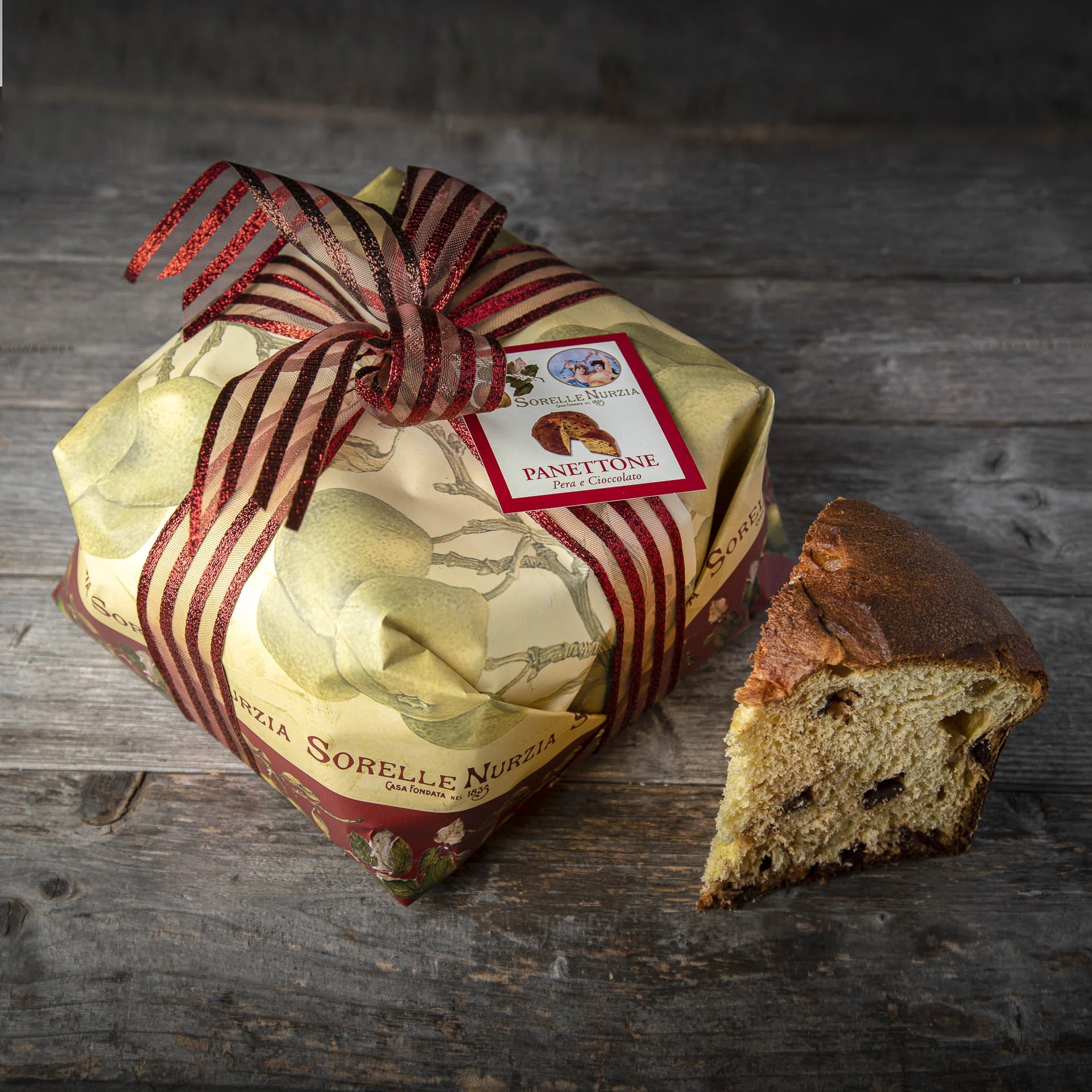 Panettone con pera e cioccolato – 1kg – Sorelle Nurzia