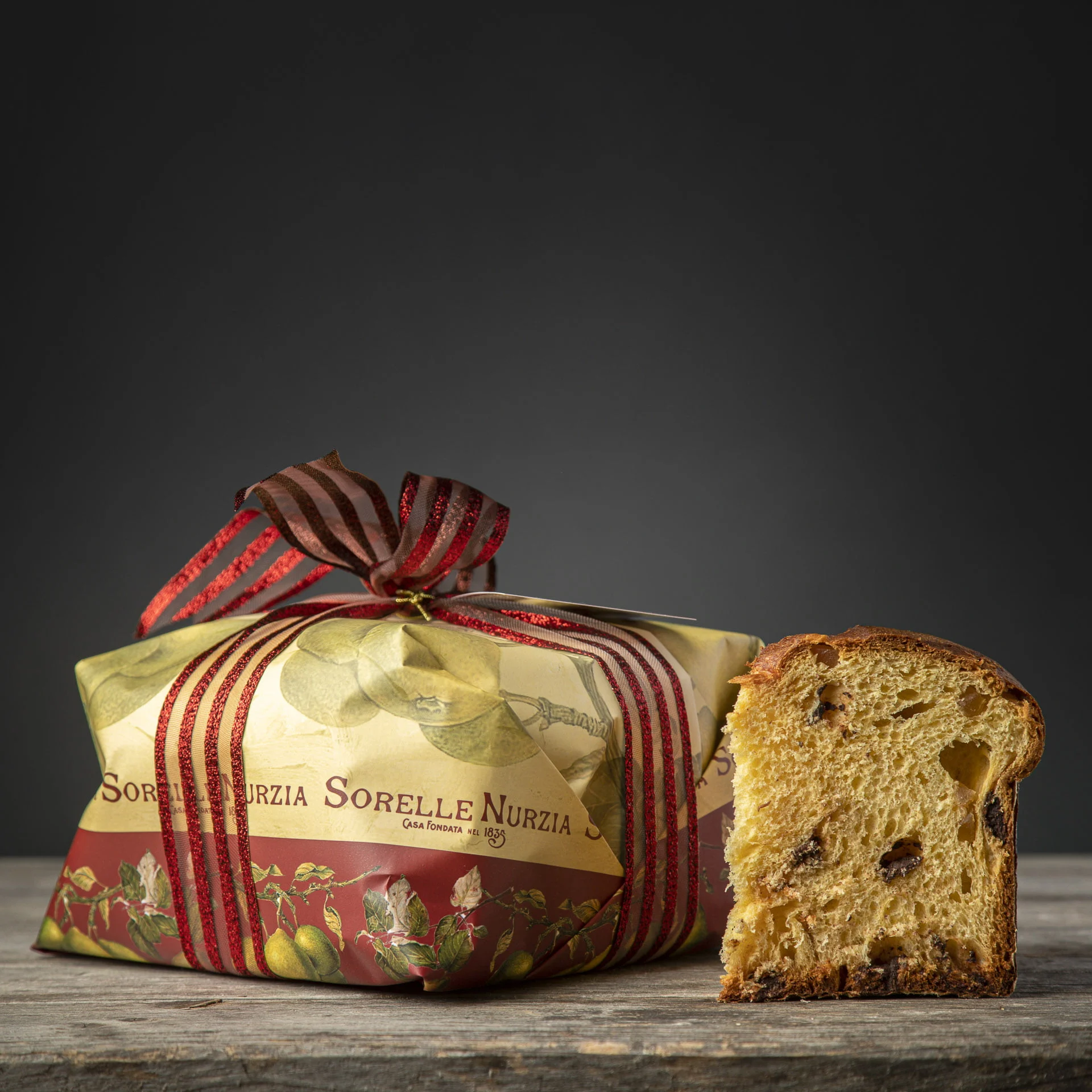 Panettone con pera e cioccolato – 1kg – Sorelle Nurzia